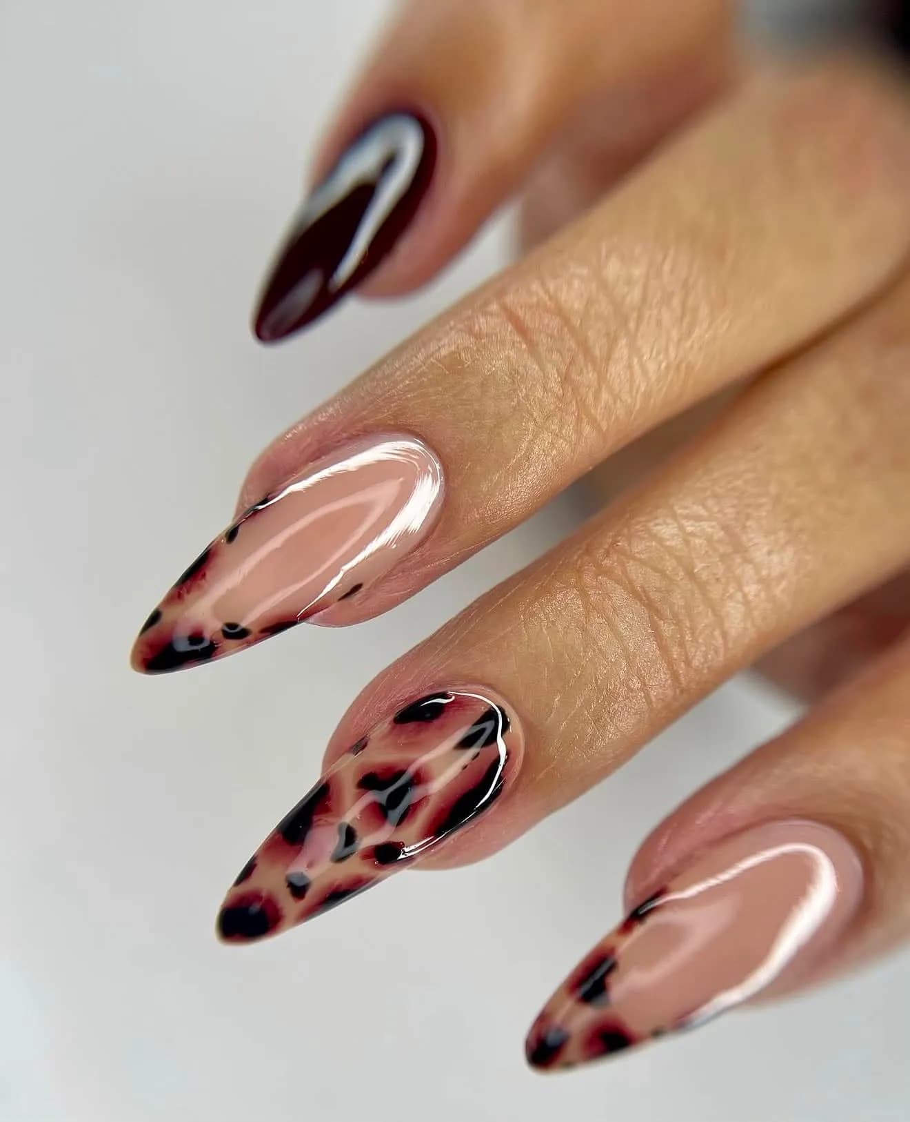Verspieltes Citrus Butterfly Nageldesign
